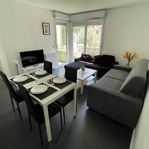 https://t5-4-chambres-gratte-ciel-villeurbanne-meubl.hotels-rhonealpes.com